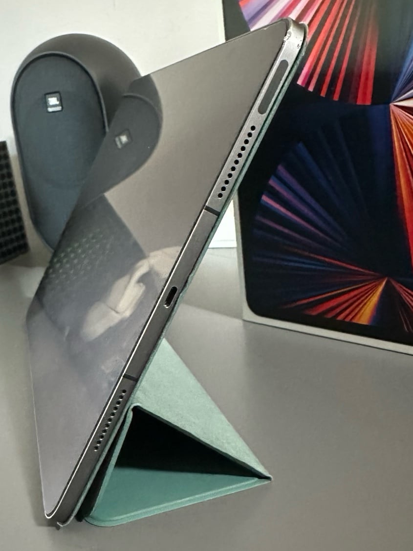 Apple iPad Pro 12.9in (5th Generation) Wi-Fi + Cellular 256GB Unlocked 8J12