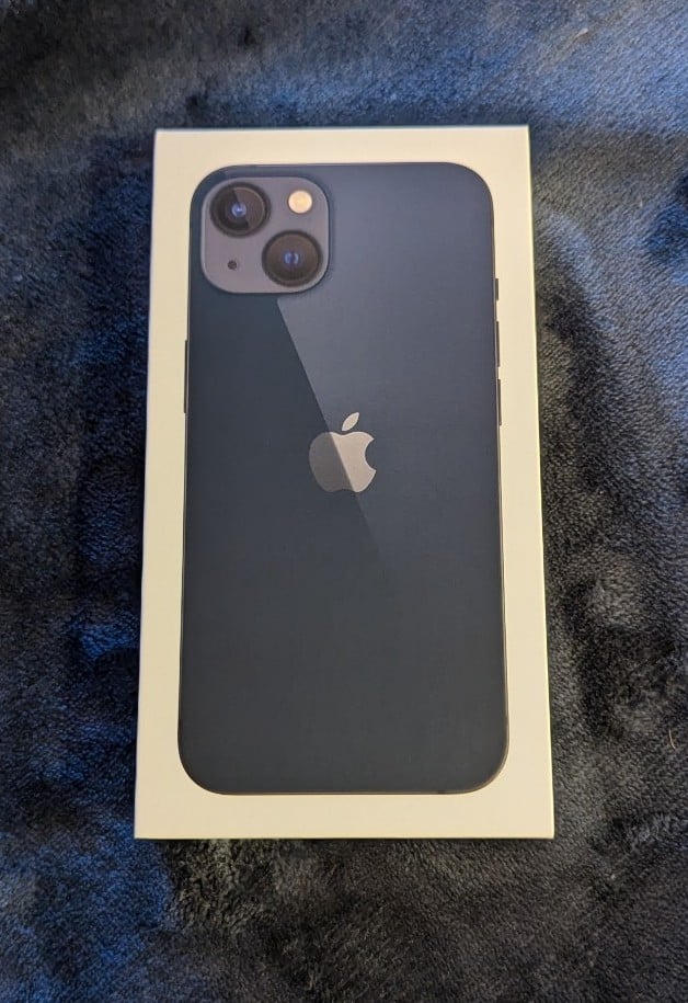 iPhone 13 Midnight 128GB Model A2482 5S15