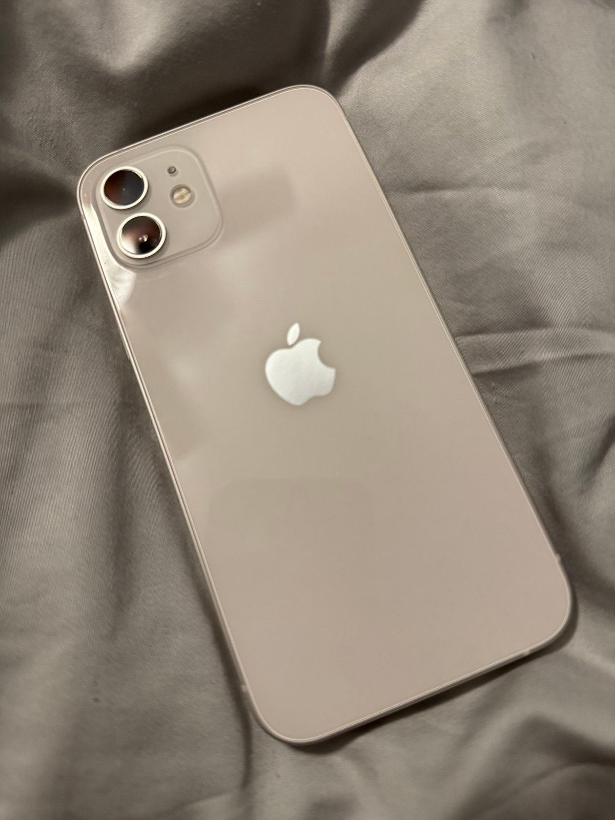 Apple iPhone 12 64 GB in White for Unlocked 6Y56