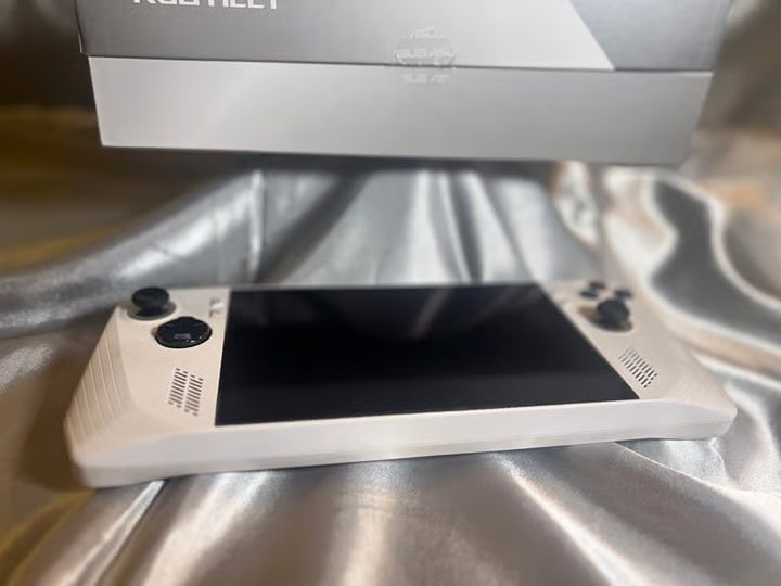 ASUS rog ally z1 extreme 8F55