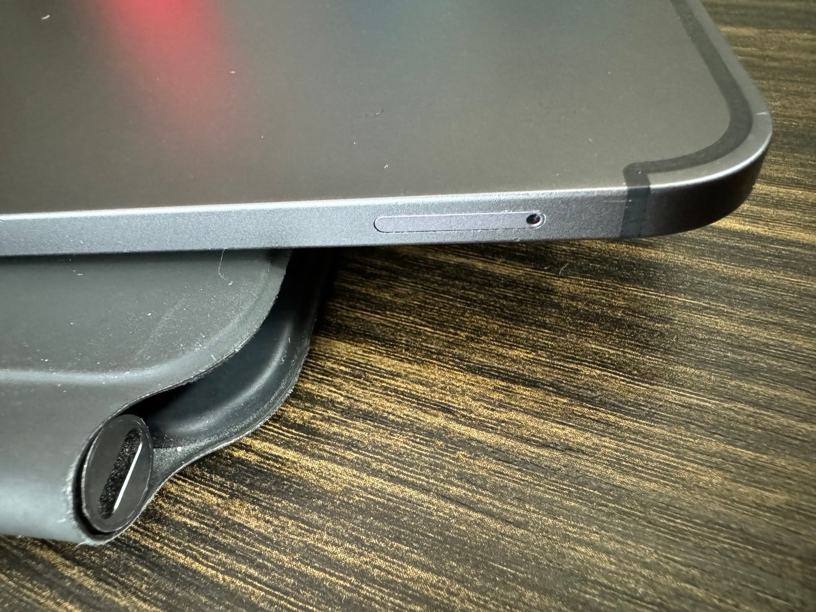 iPad Pro 3rd Generation 11�?(2018) 256gb WiFi + Cellular and Magic Trackpad Case 1V52