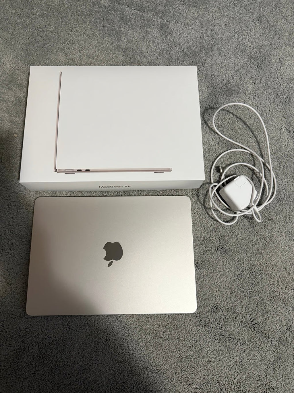 2024 Apple MacBook Air 13-inch M3 Chip 16GB RAM 256GB SSD Starlight 3S75