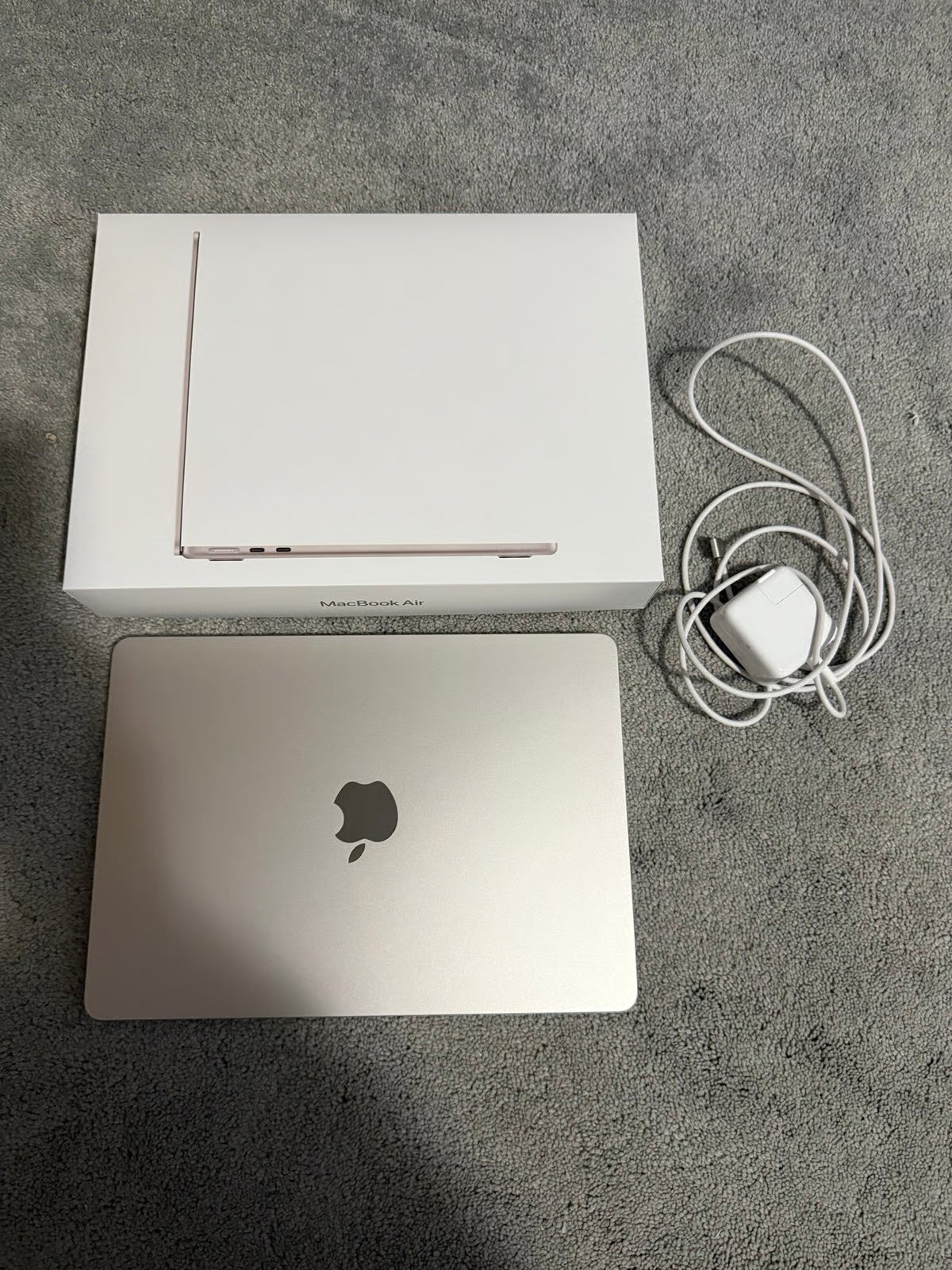 2024 Apple MacBook Air 13-inch M3 Chip 16GB RAM 256GB SSD Starlight 3S75