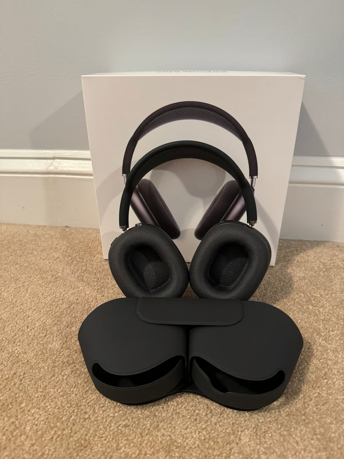 Apple AirPods Max with Smart Case in Space Gray LIKE NEW! 5Y79