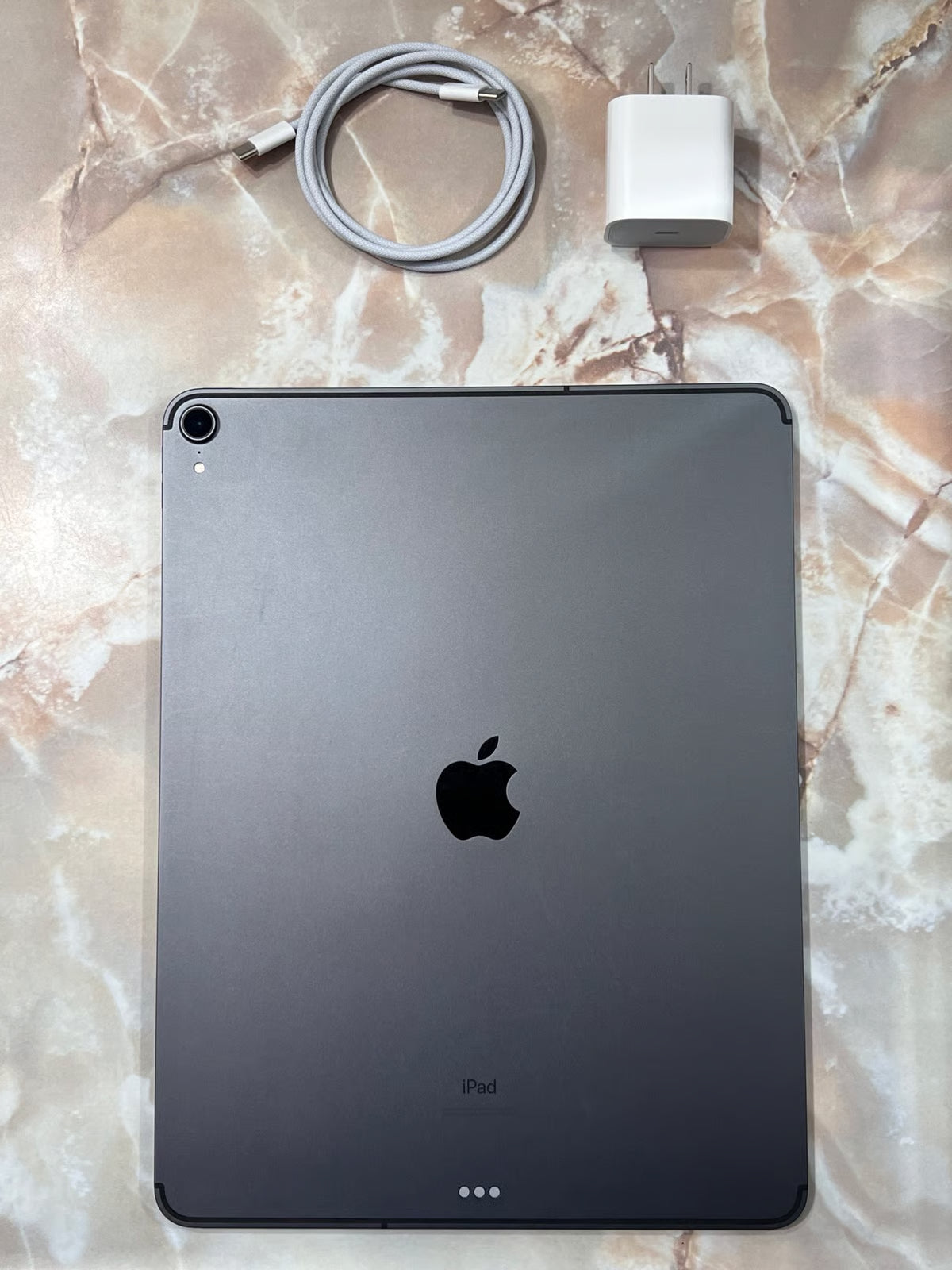 Apple iPad Pro - 12.9 inch - 3rd Generation - 64 GB - WIFI AND Cellular 5Z39