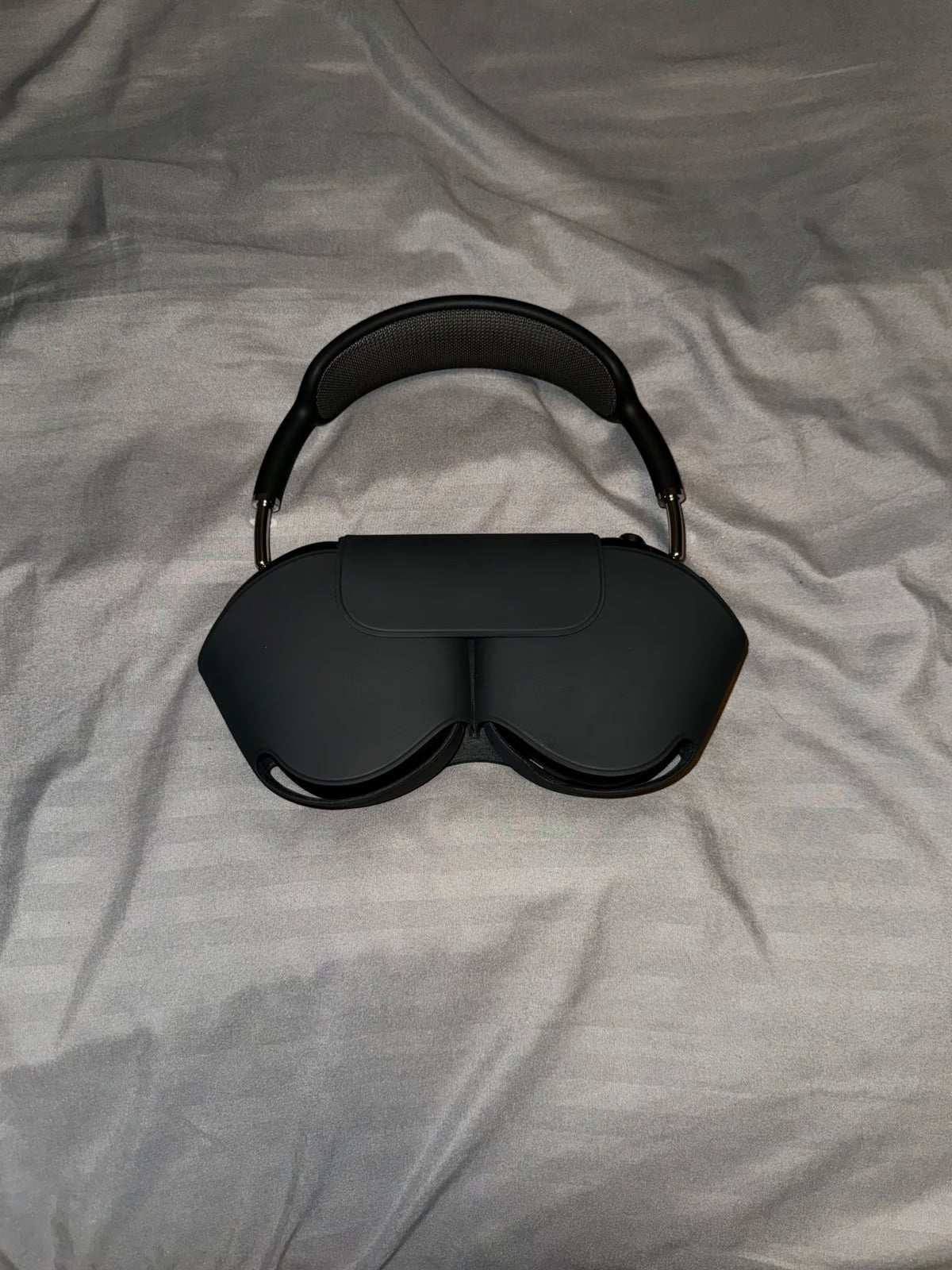 Apple Airpod Max headphones 1J66