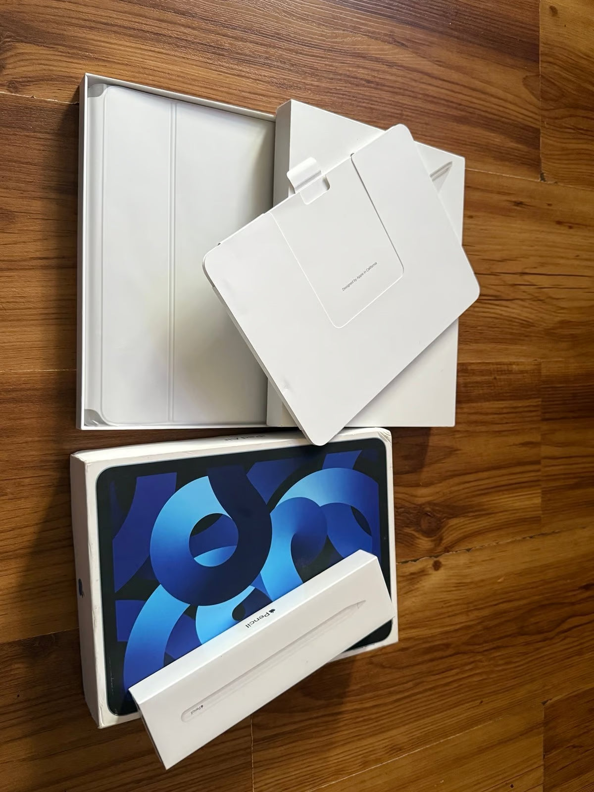 Apple iPad Air 5th Gen 256GB in Blue unlocked M1 /Magic keyboard /Apple Pencil 1C96