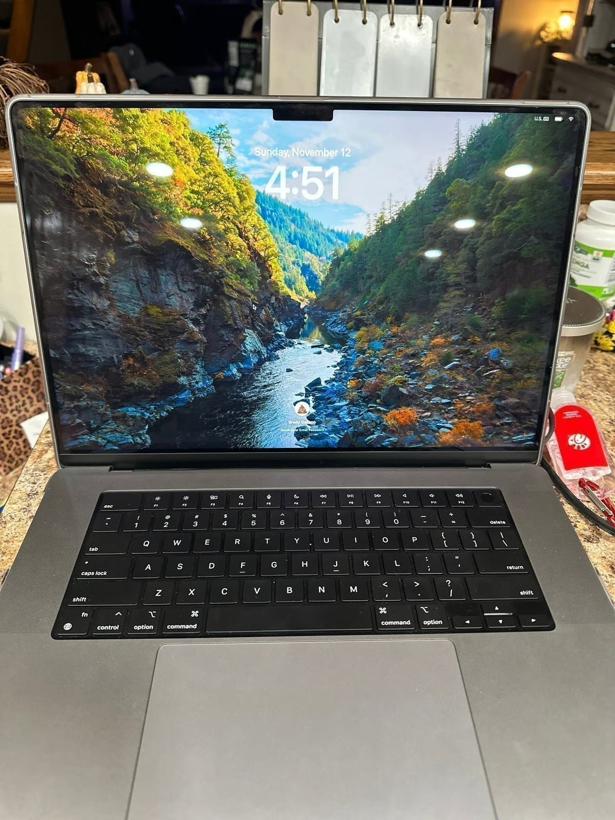 MacBook pro 2021 16 inch 9T67