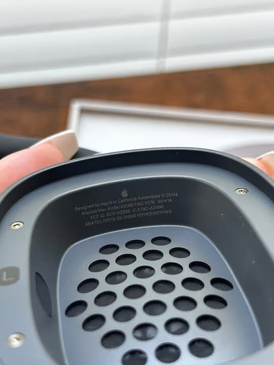 Apple Airpods Max Headphones with smart case 2H19