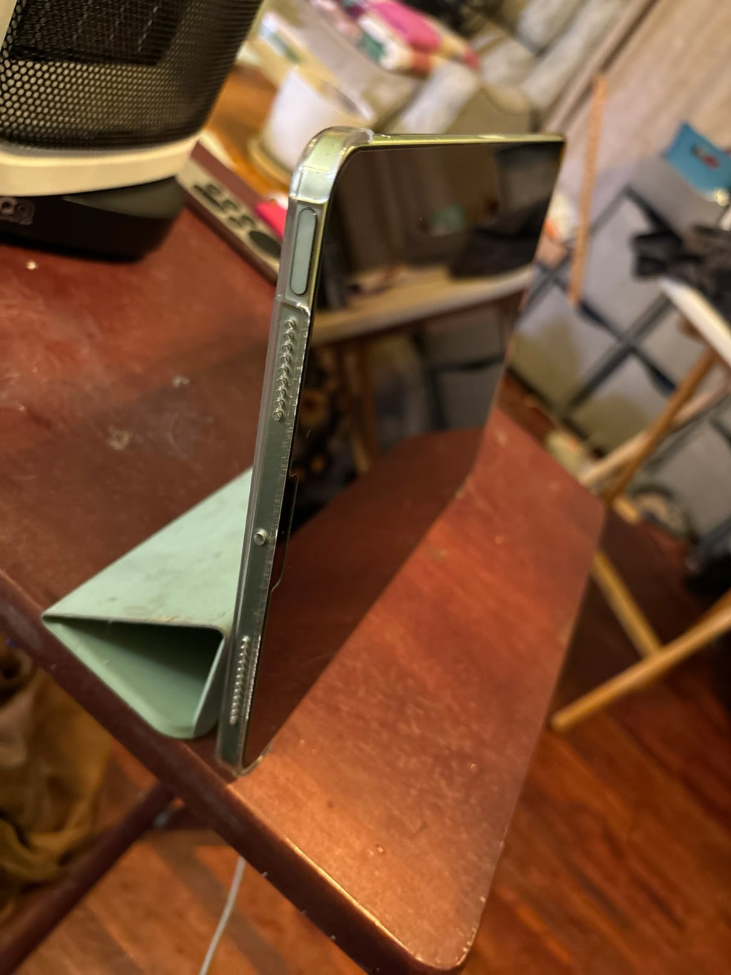 iPad Air Wi-Fi 64GB - Green (4th Generation) with case UNLOCKED 8L22