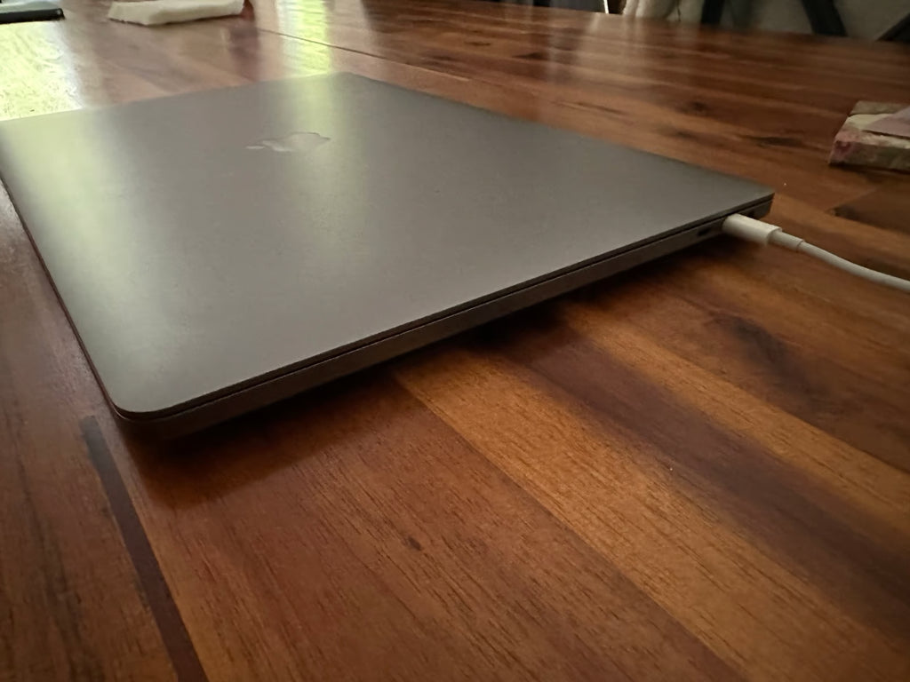 MacBook Pro 2M95