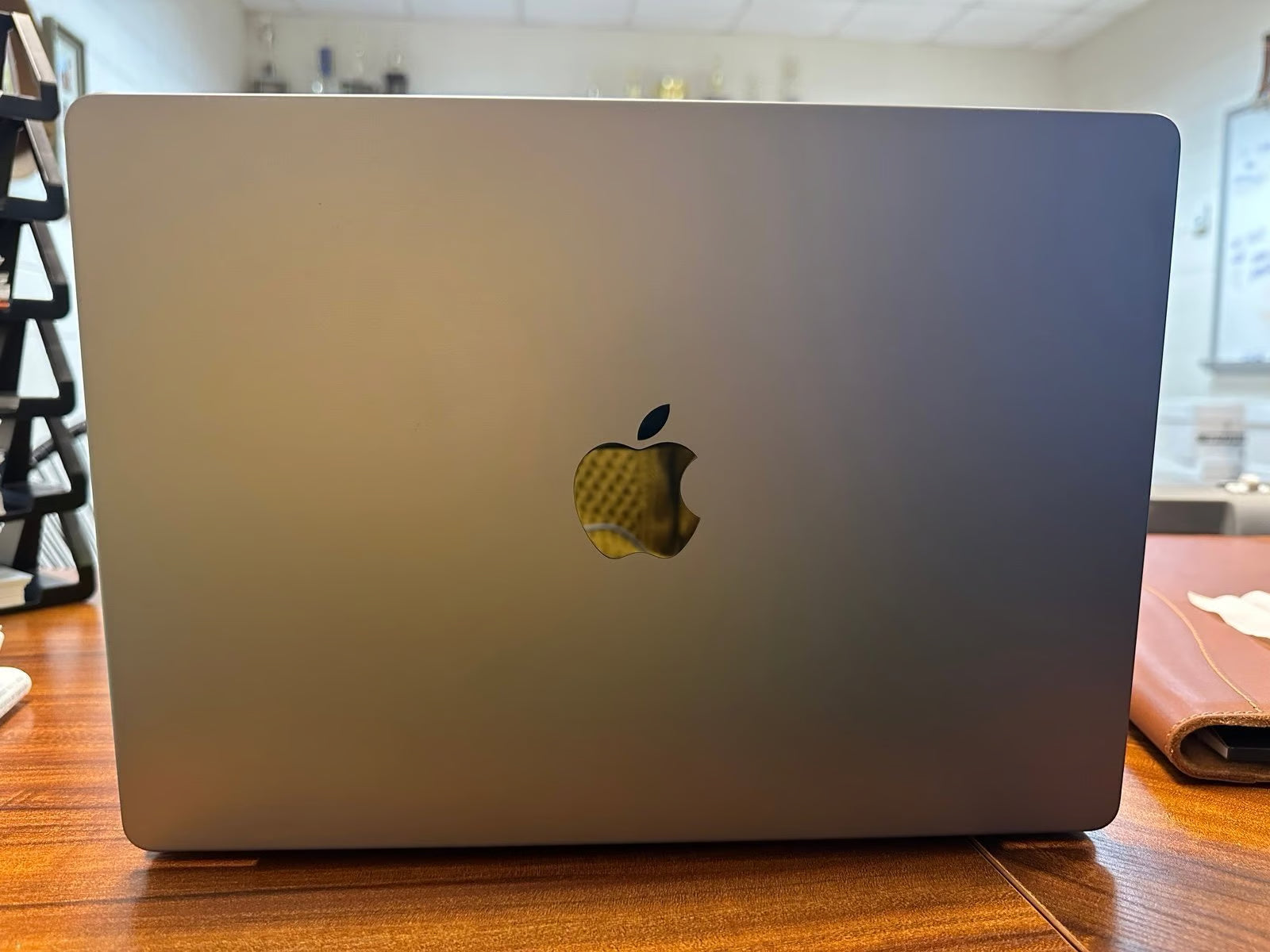 MacBook Pro M1 Pro 10-Core CPU and 16-Core GPU 14 Inch (Late 2021) 1TB SSD 6H76