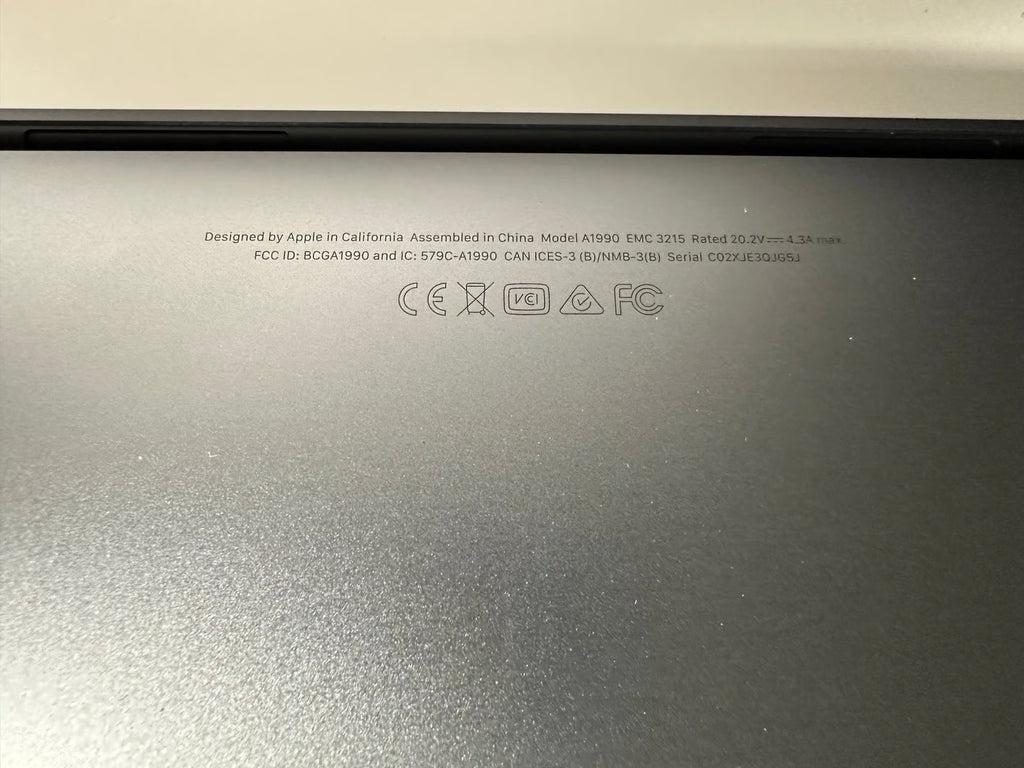 MacBook Pro 15鈥?(Mid 2018) 512gb SSD. i7 2.6GHz. New Condition 10/10 6O73