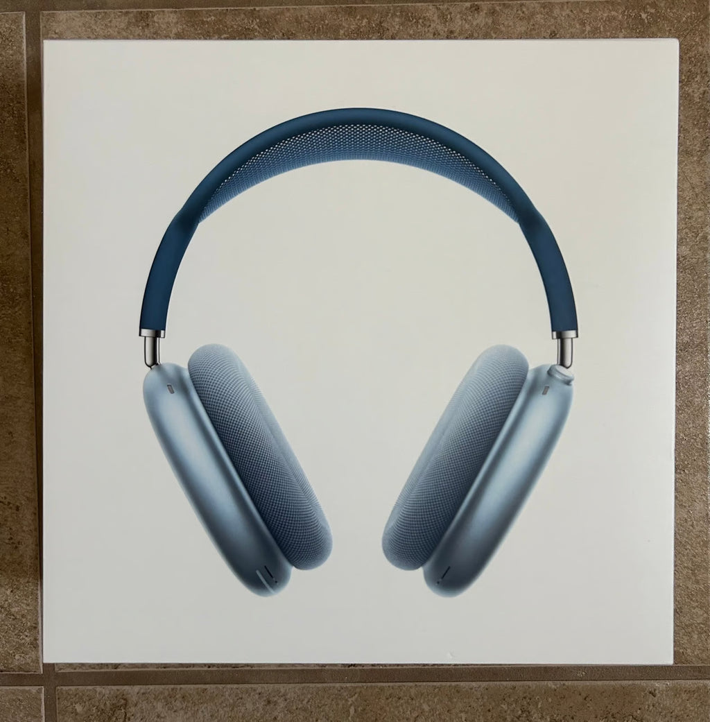 Apple AirPods Max with Smart Case in Sky Blue 2W66