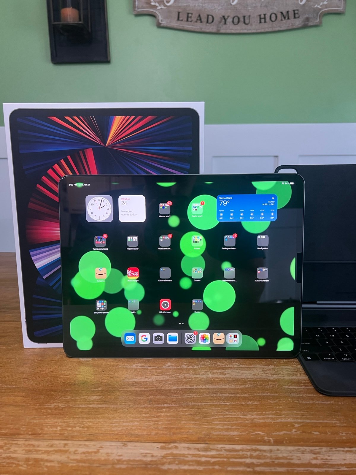 Like New iPad Pro- 12.9�?5th Generation 128GB 6E25