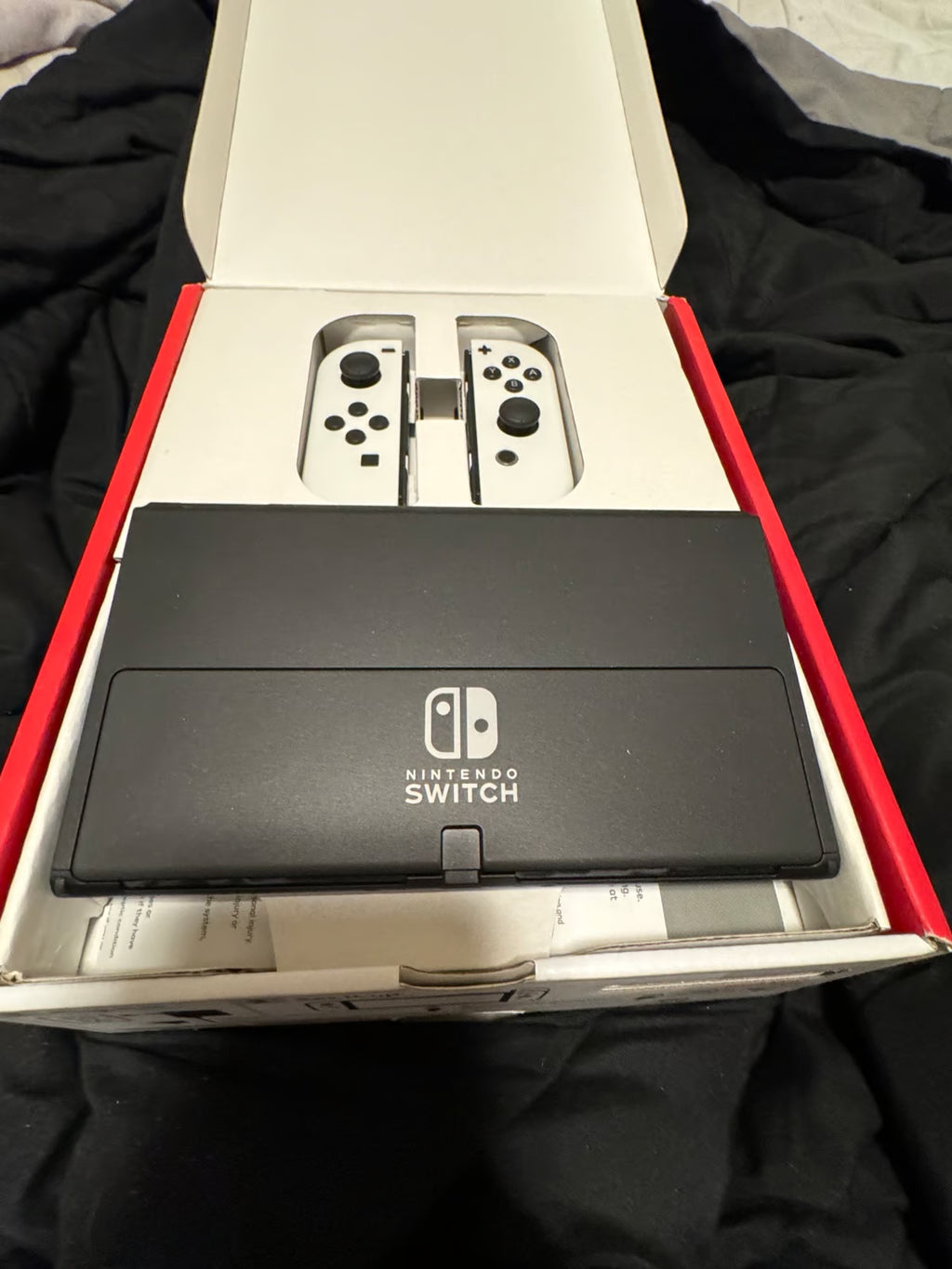 OLED Nintendo Switch W/ white joycons 7E27