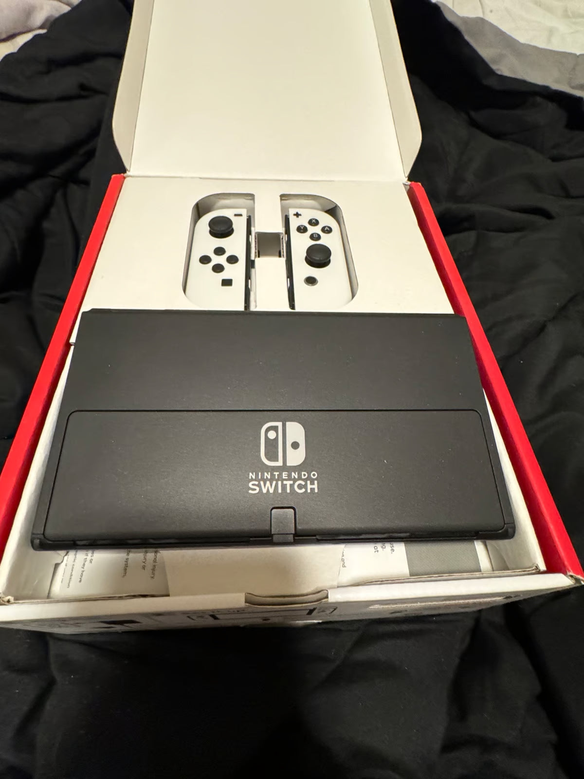 OLED Nintendo Switch W/ white joycons 7E27