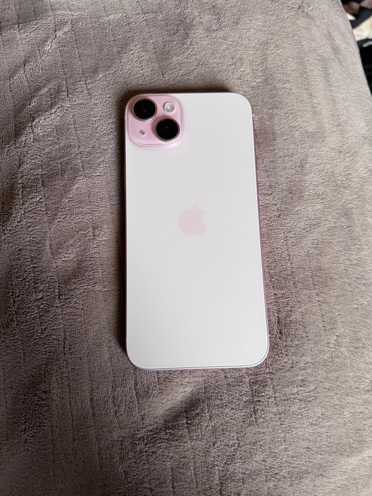 iPhone 15 plus pink 7M56