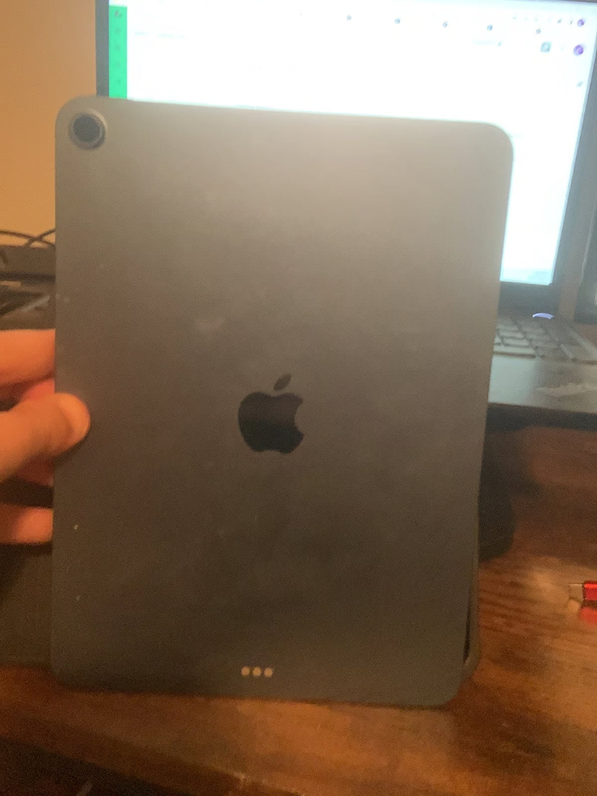 Apple iPad Air 5th Generation 64 GB in Space Gray 1L15