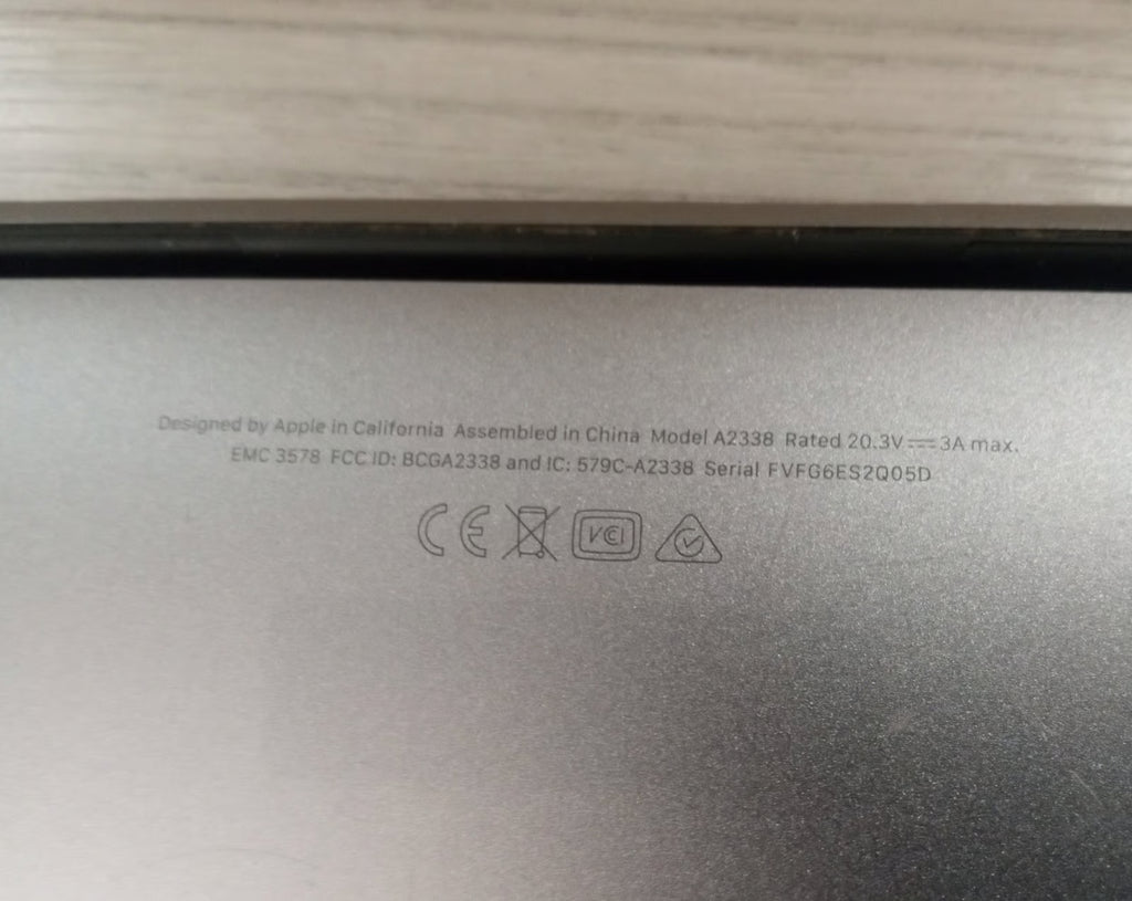 MacBook pro 2020 m1 chip 256gb SSD 8gb ram 6F18