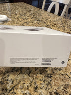 Apple AirPods Max sikver with three cases 8A16