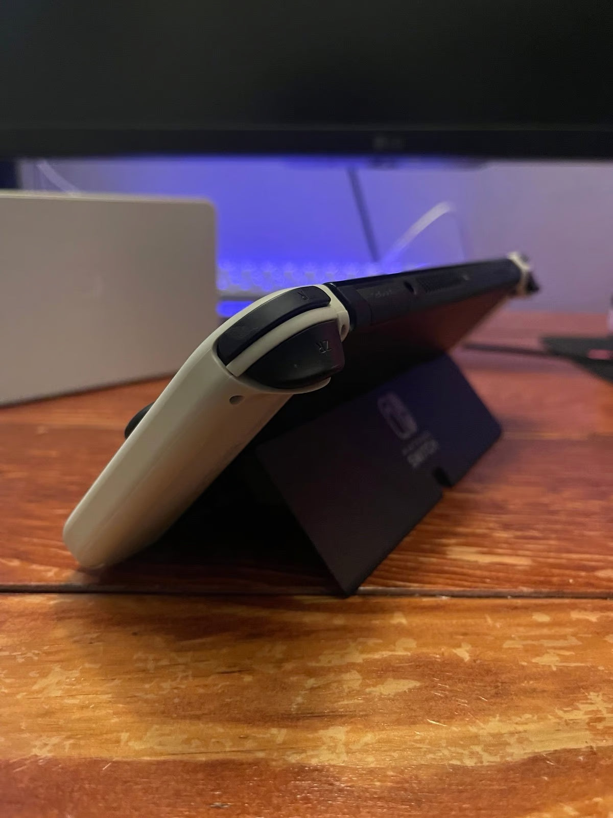 Nintendo switch (Oled Model) Bundle Like New In Box 7S88