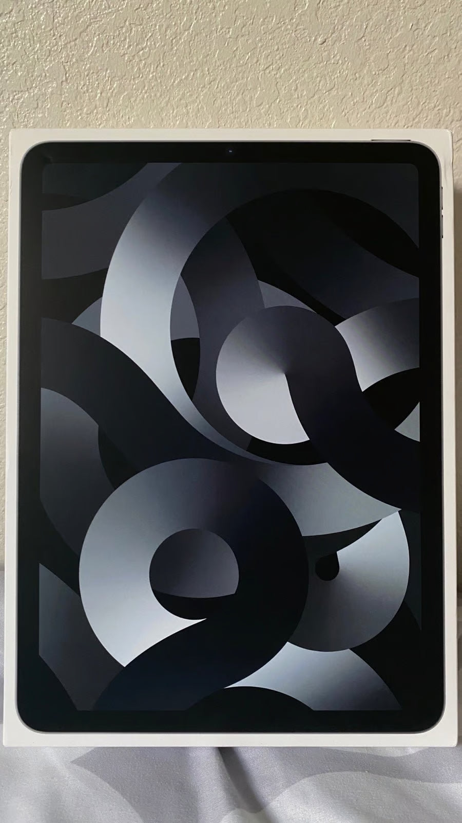 Apple iPad Air 5th Generation 256 GB 8W72