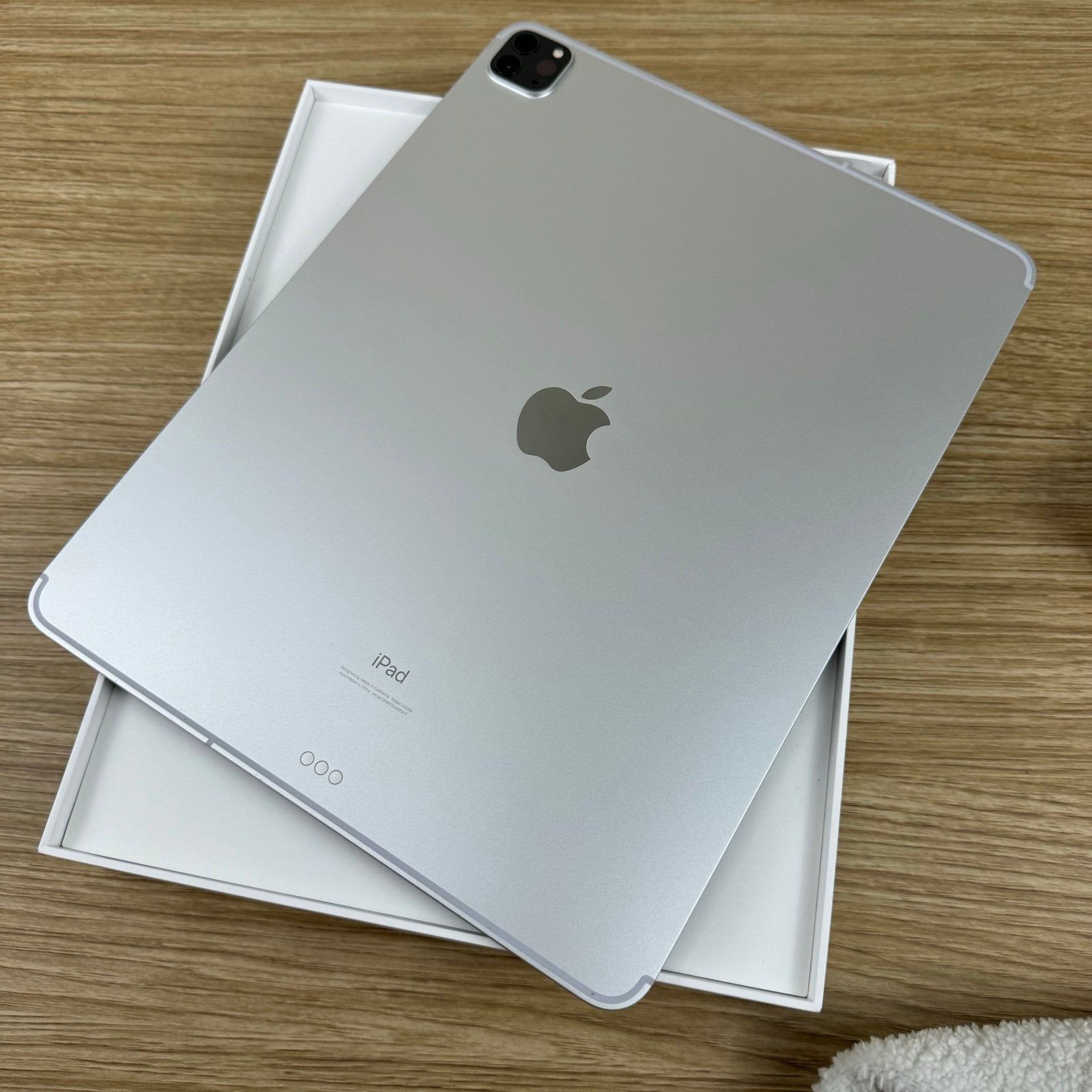 iPad Pro 12.9 inch 128GB 4th generation Cellular A2069 Unlocked 3M33