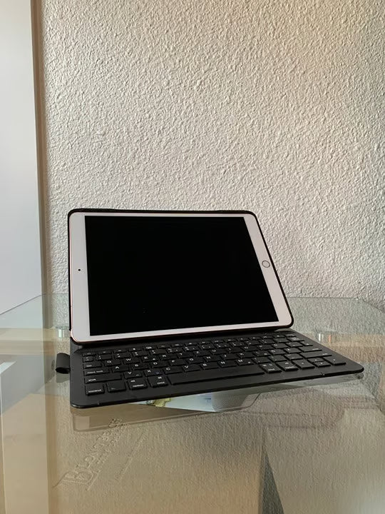 Apple iPad Air 3rd Generation 256 GB in Rose Gold + keyboard case 7E97