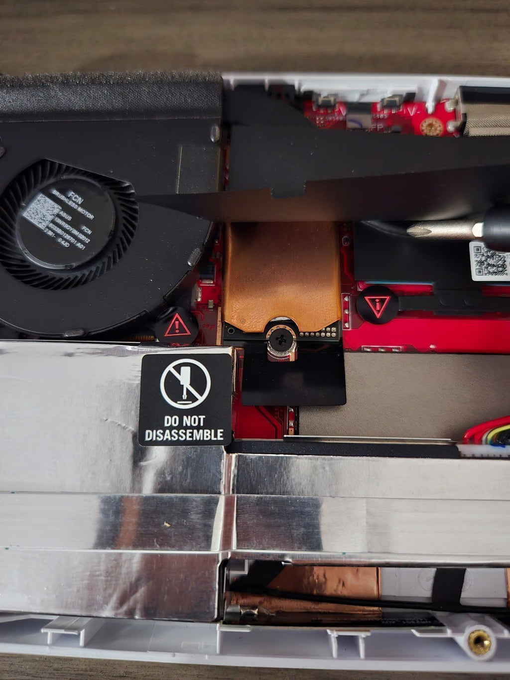 ASUS rog ally Z1 extreme 9J37