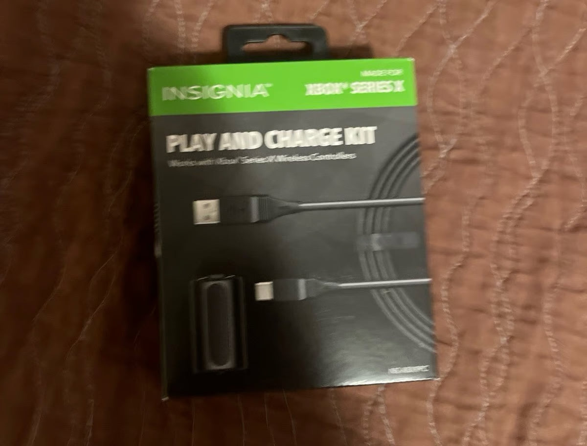 Xbox Series S with play charger kit 1L38