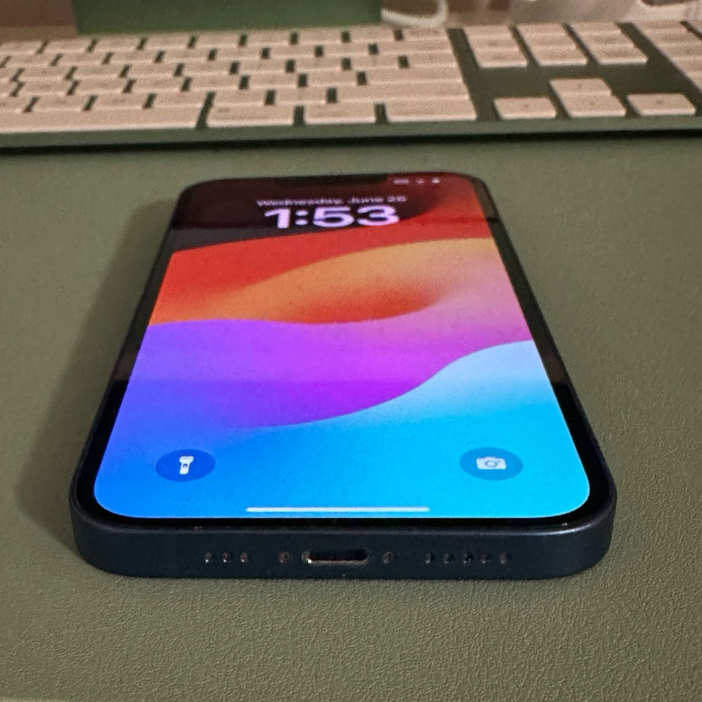 Apple IPhone 13 鈥?256 gb 9E31