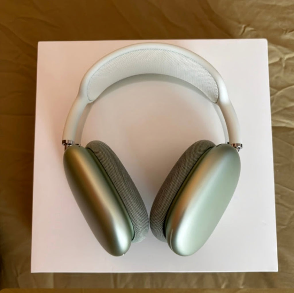 Apple AirPods Max with Smart Case in Green 6Y12