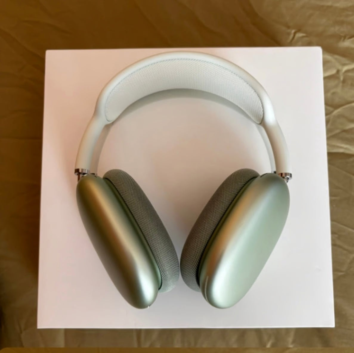 Apple AirPods Max with Smart Case in Green 6Y12