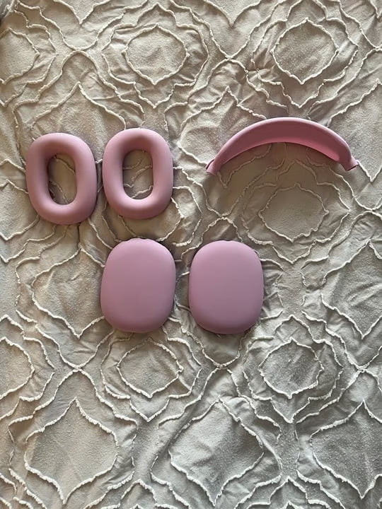 Apple AirPod Max Headphones Bundle 6R86