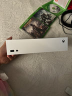 Xbox Series S Digital Edition White 500 GB Console and accessories 5Z27