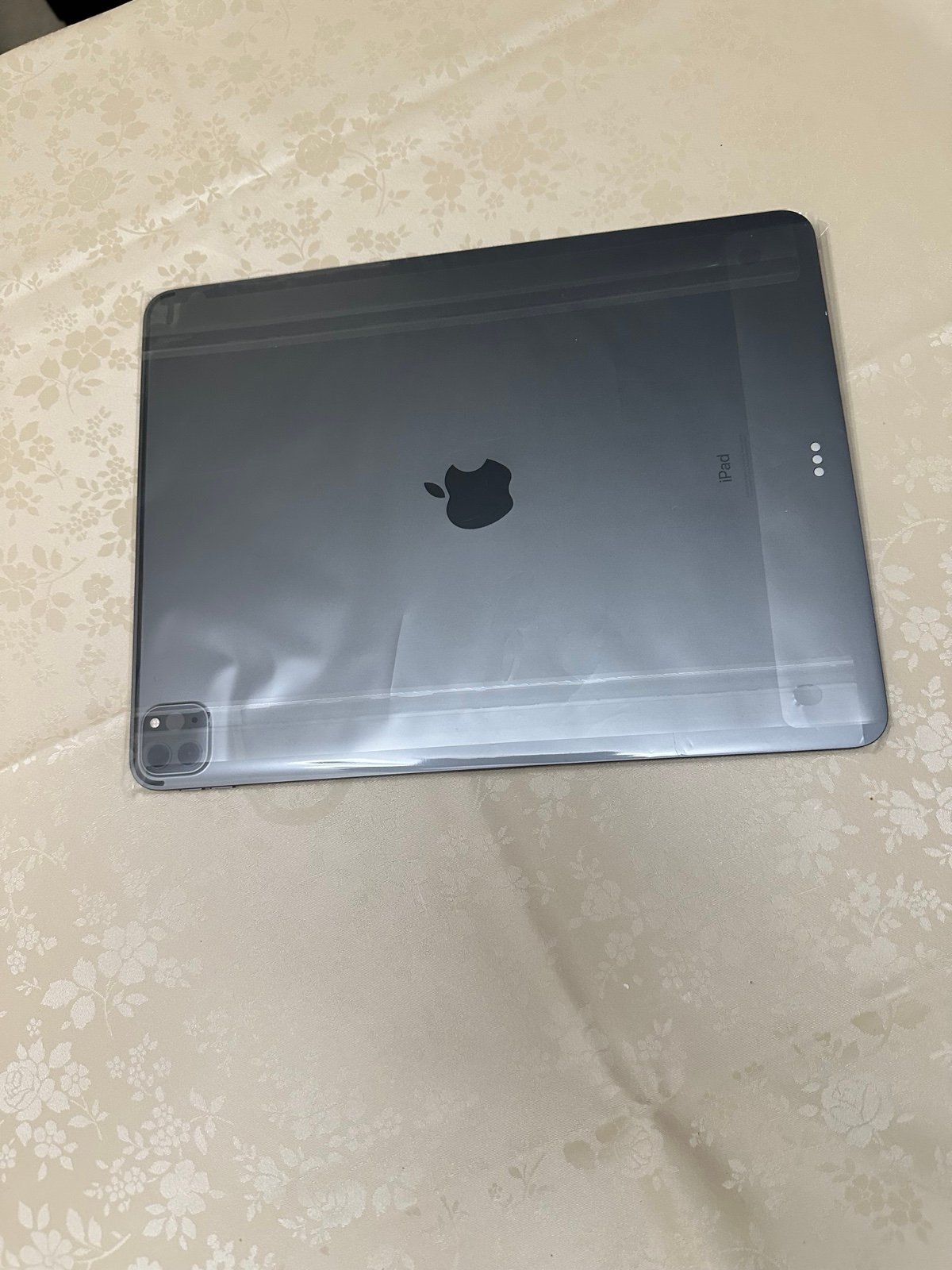 Apple iPad Pro 4th Generation 256 GB in Space Gray 12.9 7J65