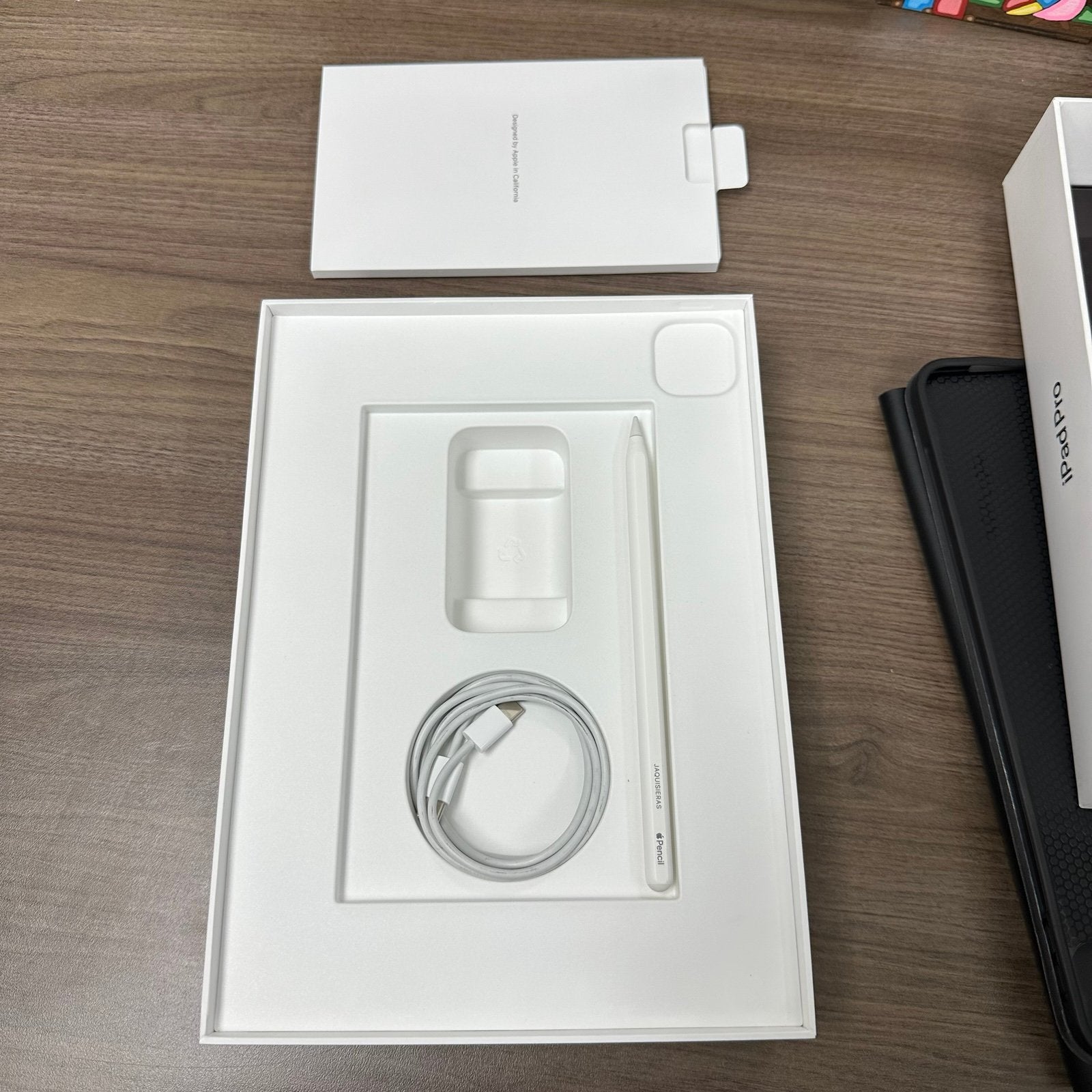 iPad Pro 11-inch 3rd Gen 128GB WiFi with Pen and accessories 3K13