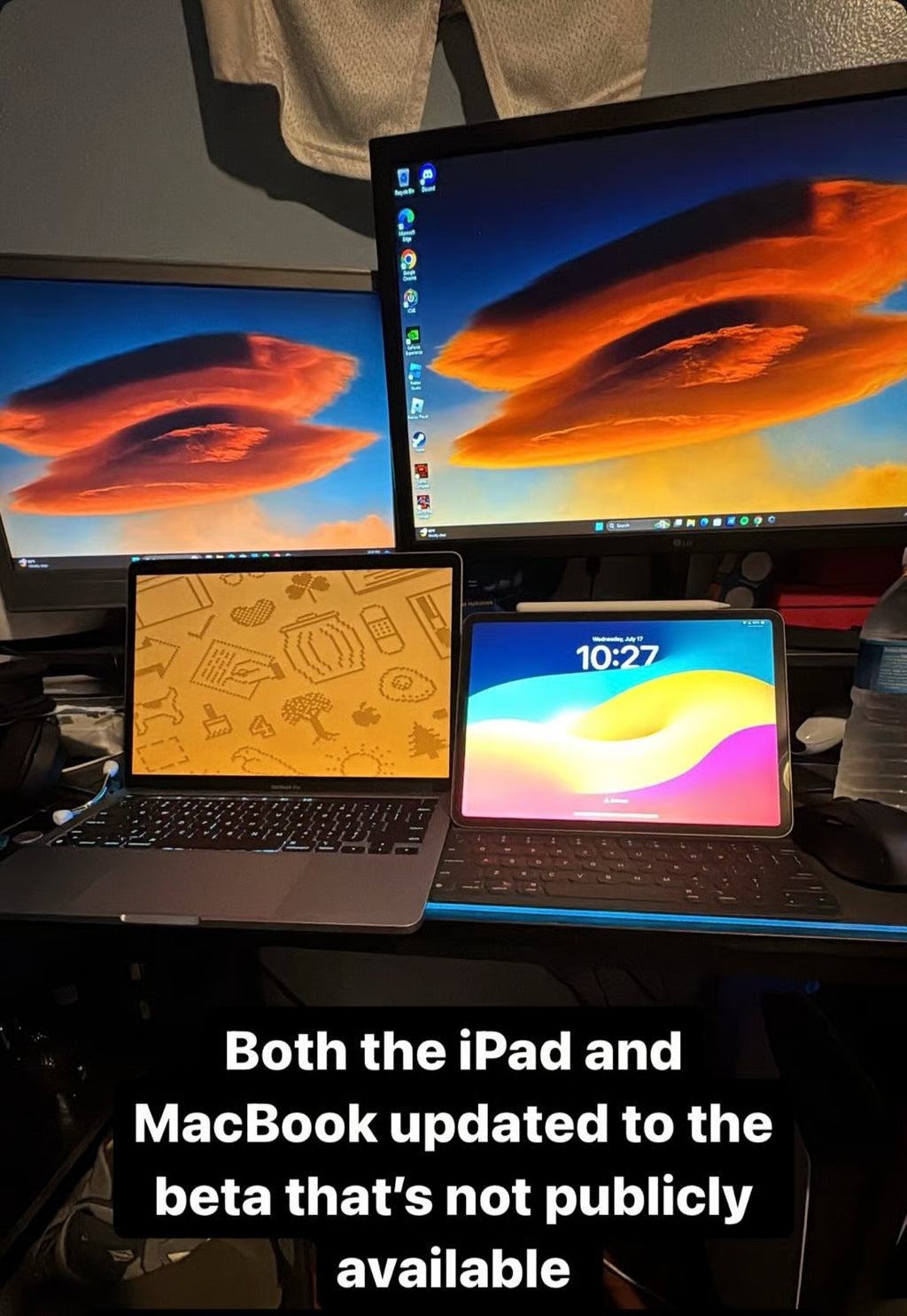 M1 MacBook Pro and 2nd Gen IPad Pro with Apple Folio keyboard & Apple Pencil 2 5D62
