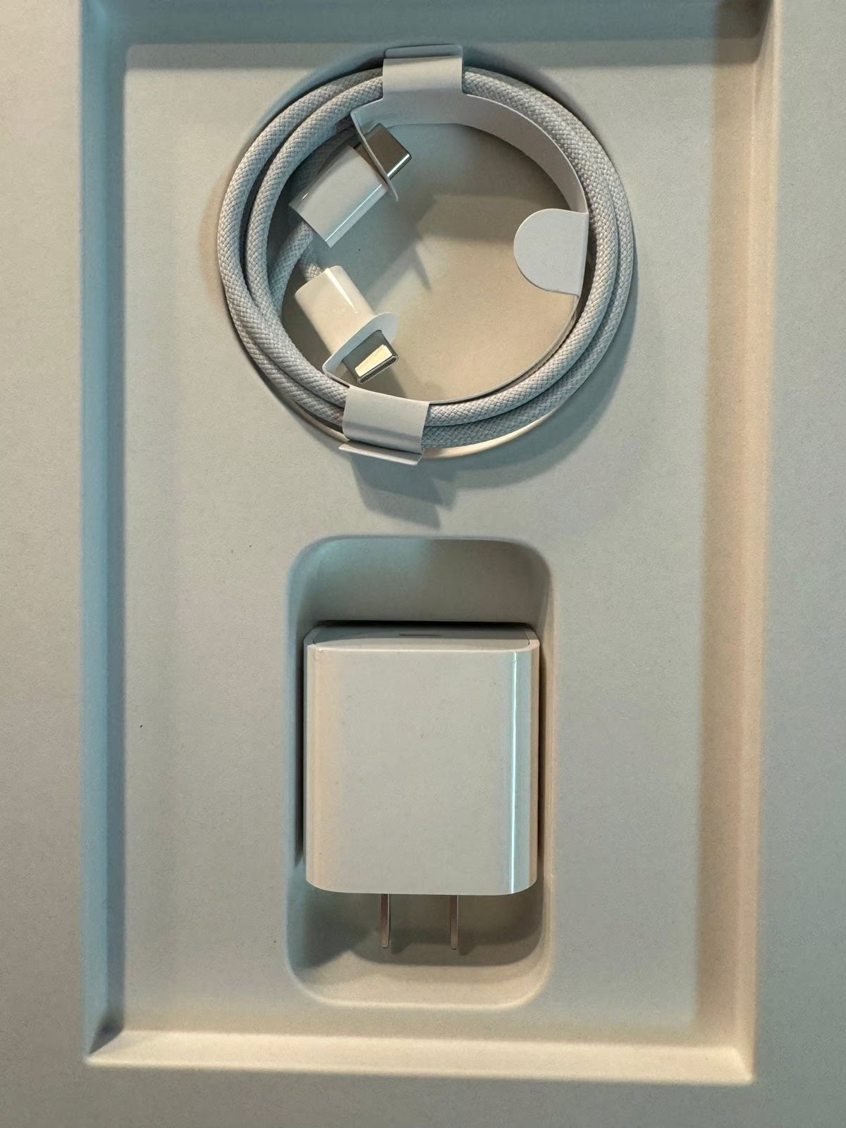 Apple iPad Pro 12.9�?5th Gen 128 GB Gray WiFi 5G NEW Keyboard Case NEW Pencil 8K69