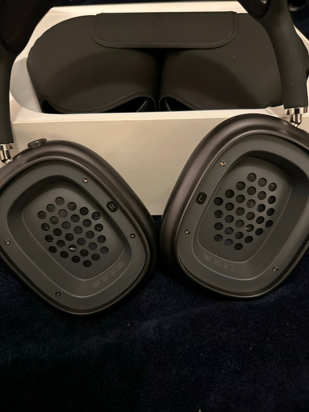 Apple AirPods Max with Smart Case in Space Gray 5Z36