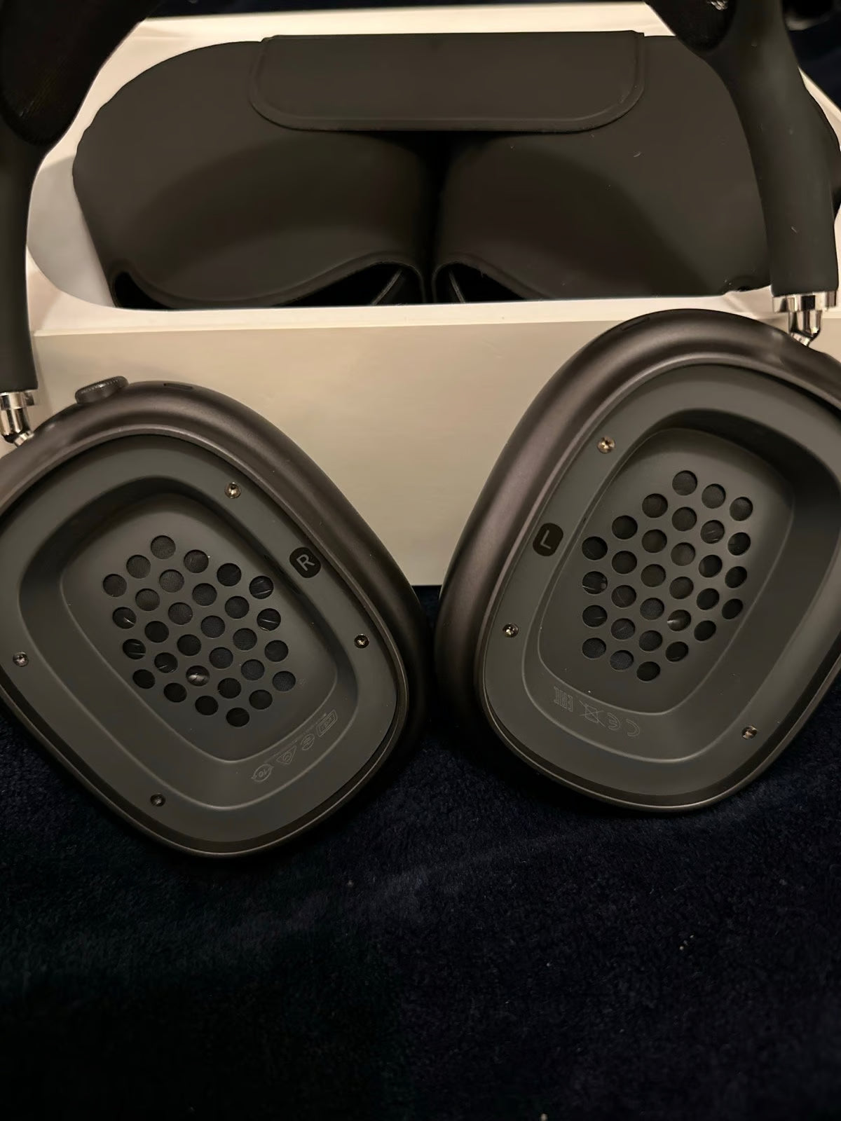 Apple AirPods Max with Smart Case in Space Gray 5Z36