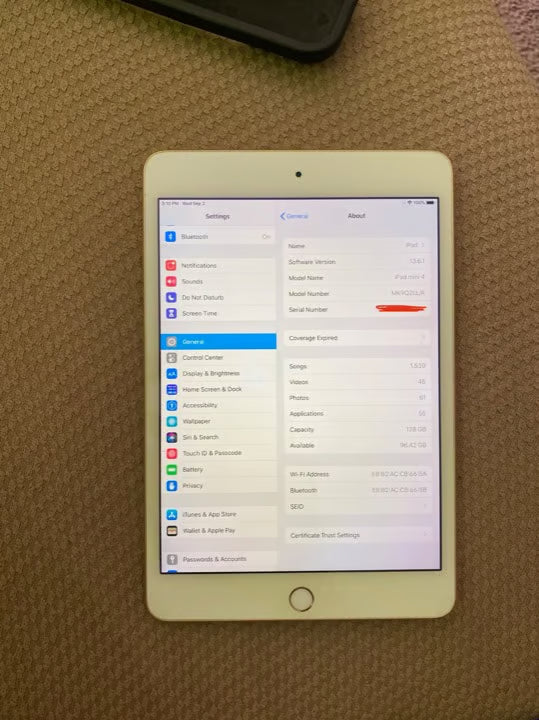 Mini ipad  4 128gbs 2J17