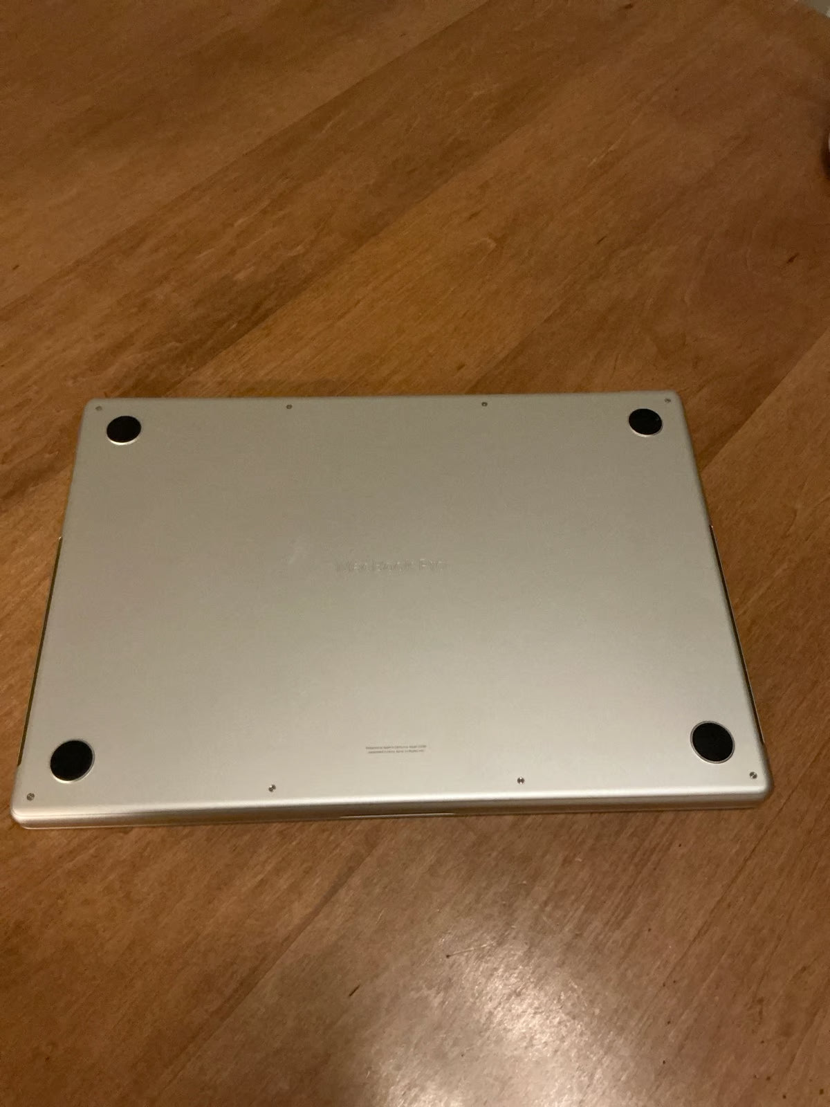 2023 MacBook Pro 16in M2 Pro 32GB Ram 1TB SSD 1S61