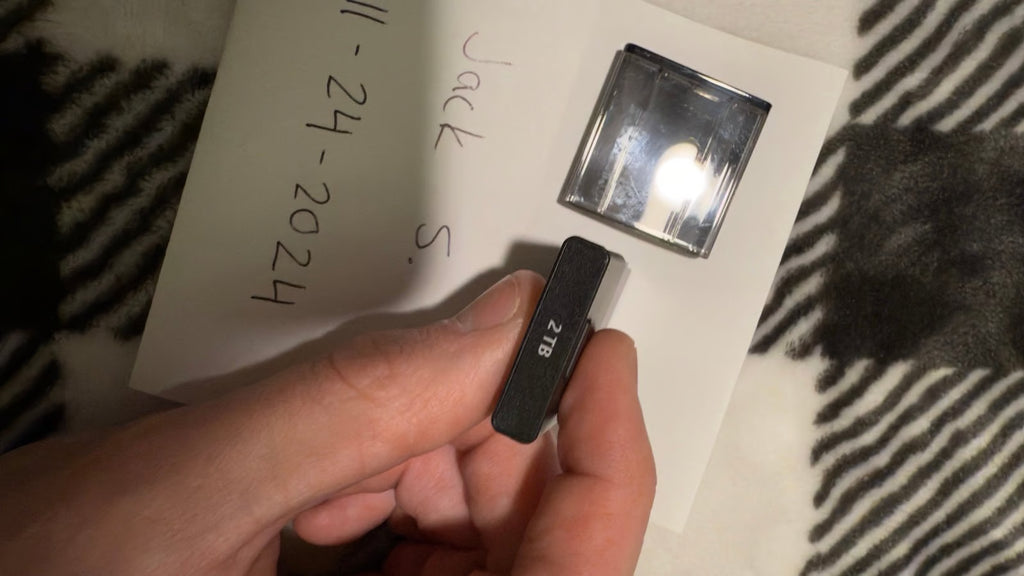 XBOX Series X 1TB (+ 2TB Seagate Card) (+2 XBOX X Controllers) + Headphones 3D99