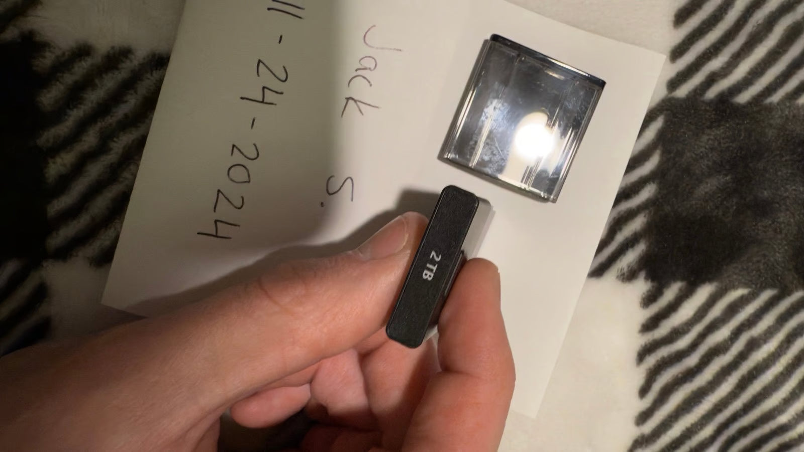 XBOX Series X 1TB (+ 2TB Seagate Card) (+2 XBOX X Controllers) + Headphones 3D99