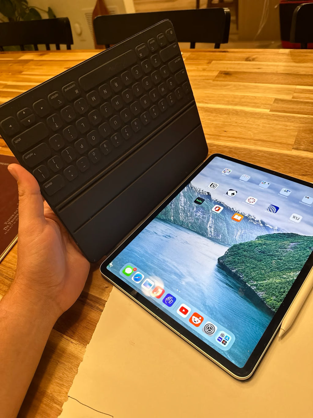 iPad Pro Gen 3 - pencil and type case - 64 gb 3S65