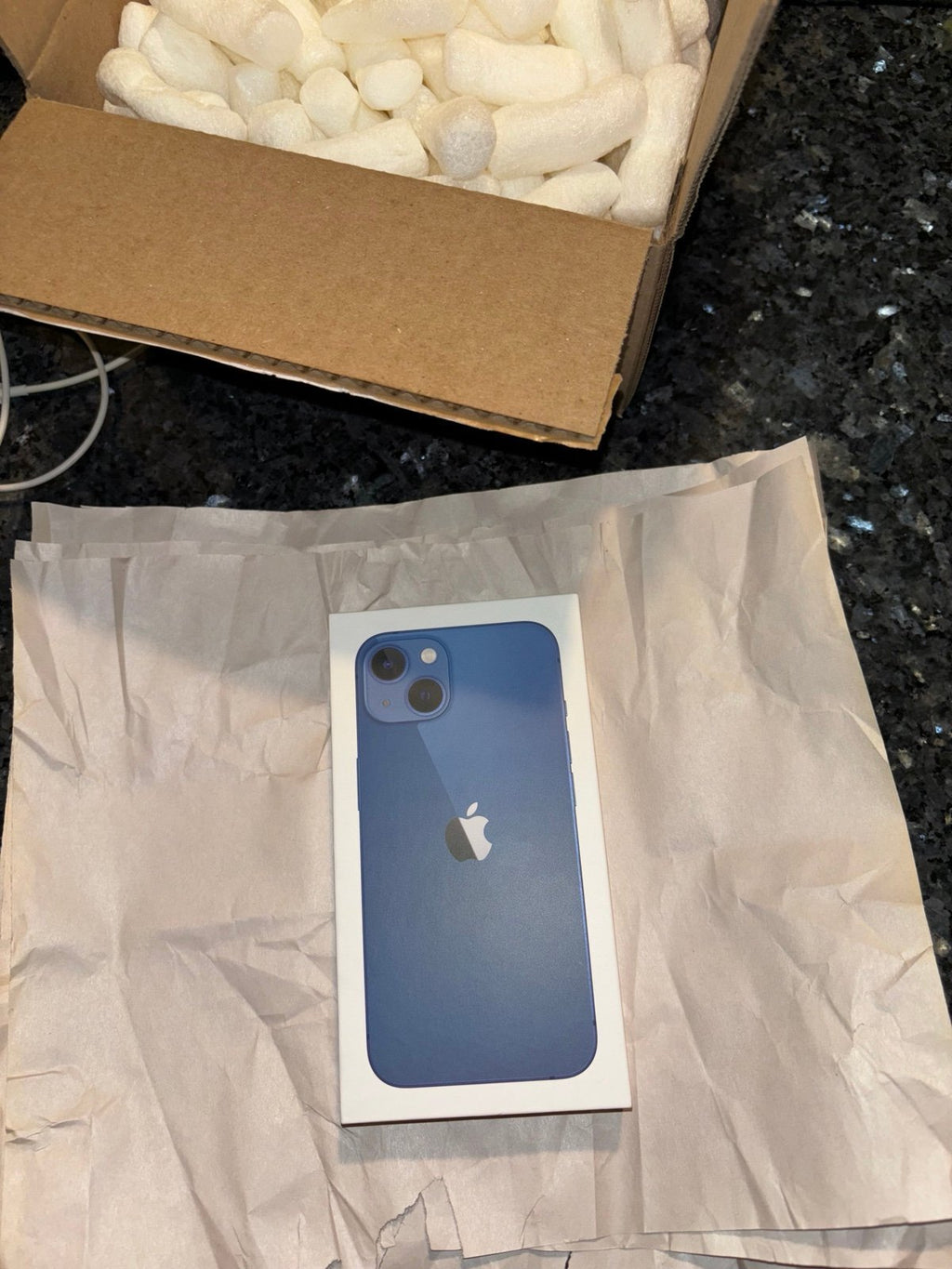 Apple iPhone 13 128 GB in Blue 9X39