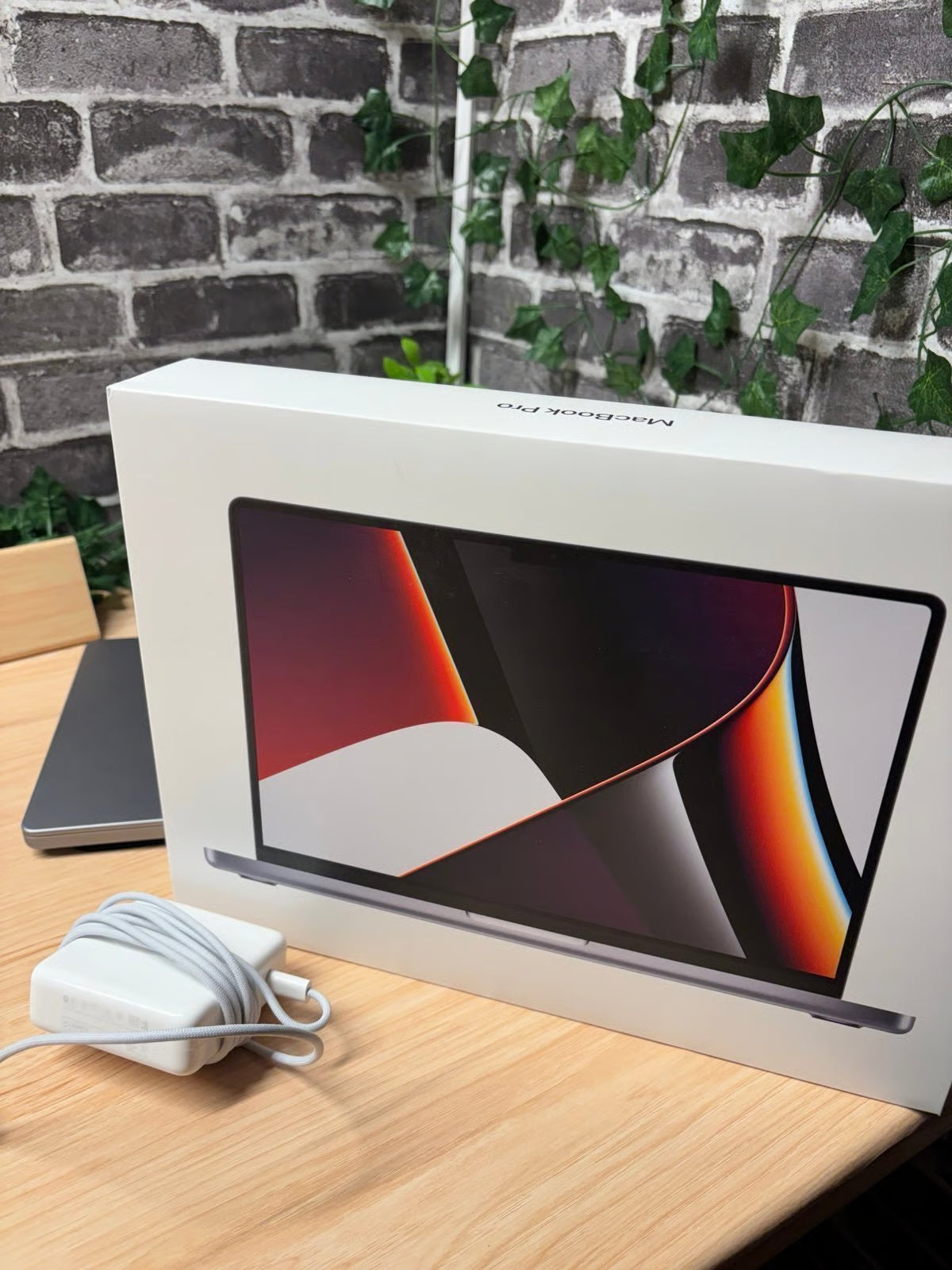 MacBook Pro 14 inch 2021 | M1 Pro | 16 GB Memory | 1 TB SSD | Space Gray 8Q96