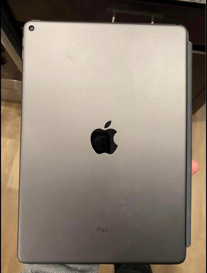 Apple iPad Air 3rd Generation 64 GB with Smart Keyboard 6L31